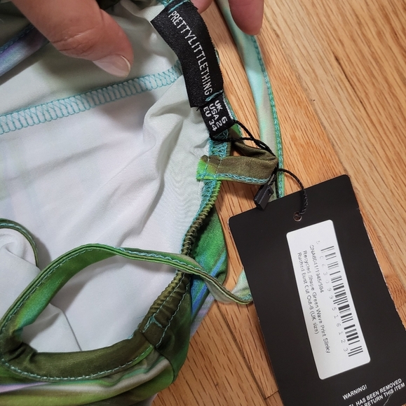 D5. NWT PRETTYLITTLETHING Green Wave Slinky Ruched Bust Cut Out Midaxi Dress - Picture 6 of 6